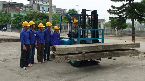 Đào tạo lái xe nâng - Viện Khoa Học Giáo Dục Và Nghề Nghiệp<br>Trung Tâm Giáo Dục Đào Tạo Nguồn Nhân Lực Việt Nam